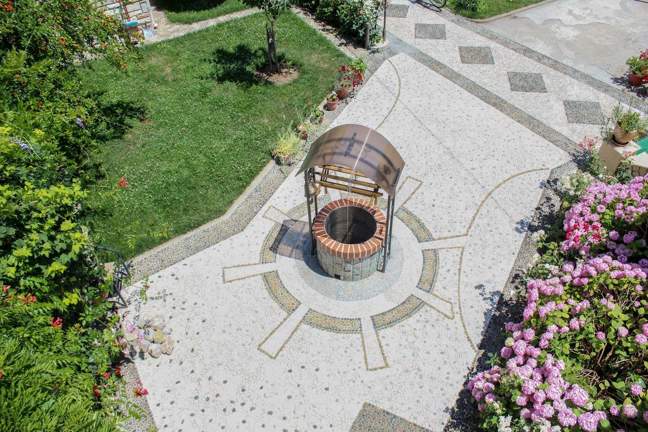 Vila Topciu Pogradec Exteriör bild